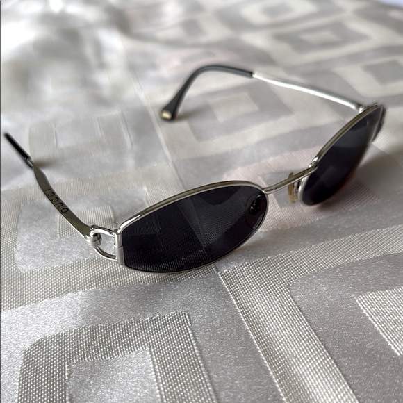 GUCCi Stylish Black and Silver Sunglasses GG 2602/SMade in Italy